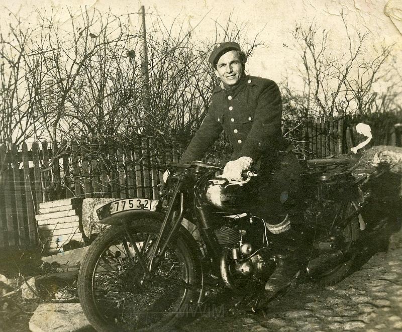 KKE 2305.jpg - Fot. Portret. Witold Kołakowski – tata Janusza Kołakowskiego, Biskupiec, 1948 r.